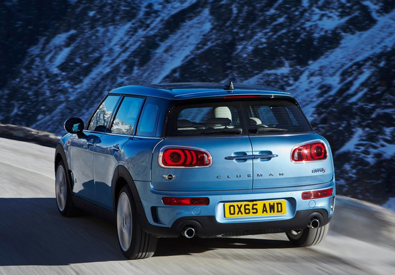 Κύριο χαρακτηριστικό οι διπλές πόρτες για το χώρο αποσκευών...