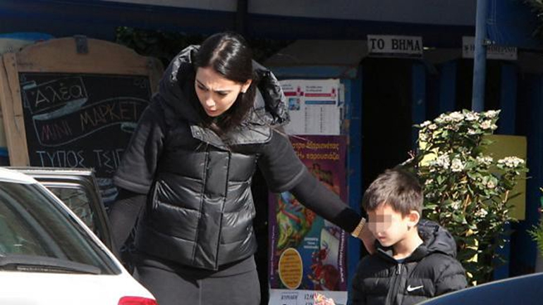 Ολυμπία Χοψονίδου: Βόλτα με τους τρεις άντρες της