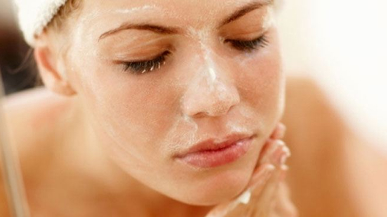 Χαρίστε λάμψη στο δέρμα σας με ένα τέλειο scrub