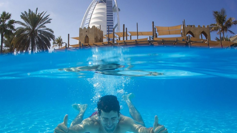 Ο Τζόκοβιτς χαλαρώνει στο Ντουμπάι