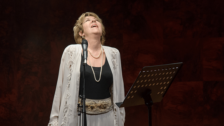 Ο Λάκης Παπαδόπουλος παρουσιάζει τη Γιοβάννα