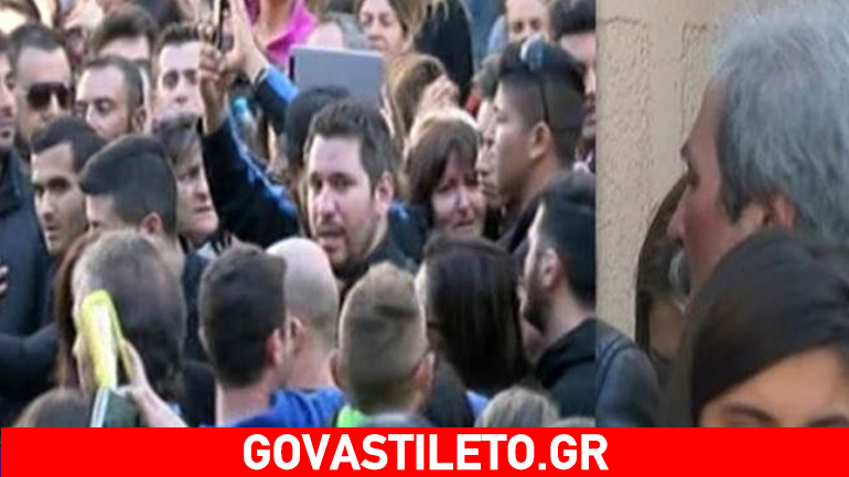 Τσακισμένη η μητέρα του Παντελή Παντελίδη στην κηδεία- Ράκος ο πατέρας του Τσακισμένη η μητέρα του Παντελή Παντελίδη στην κηδεία- Ράκος ο πατέρας του