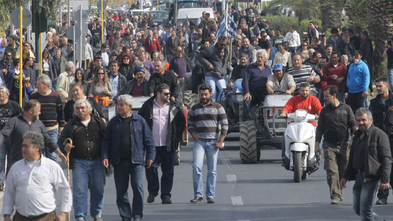 Οι αγρότες άνοιξαν τα Τέμπη