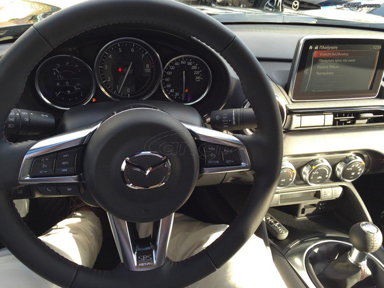 Το εσωτερικό του ιαπωνικού roadster...