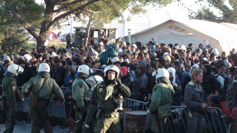 Ειδομένη: Απομακρύνονται οι μετανάστες από τις ράγες