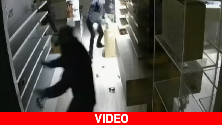 Καρέ καρέ η διάρρηξη σε κατάστημα οπτικών στη Λεμεσό