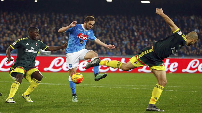 Έκοψε βαθμούς η Μίλαν από την πρωτοπόρο Νάπολι μέσα στο Σαν Πάολο