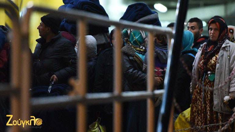 Περισσότεροι από 1.000 πρόσφυγες και μετανάστες στον Πειραιά