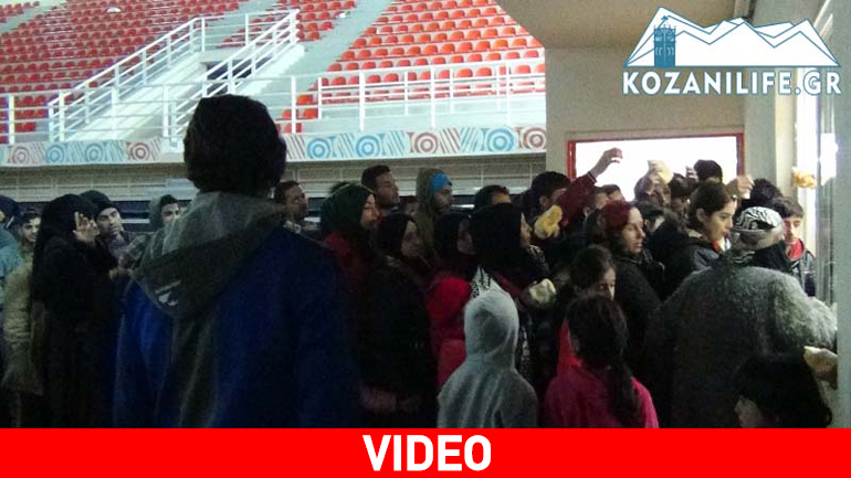 Κοζάνη: Σε κλειστό γυμναστήριο οι περίπου 400 πρόσφυγες που κατέφθασαν από τον Πειραιά