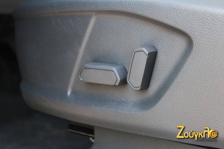 H έκδοση limited εφοδιάζεται και με ηλεκτρικά καθίσματα...