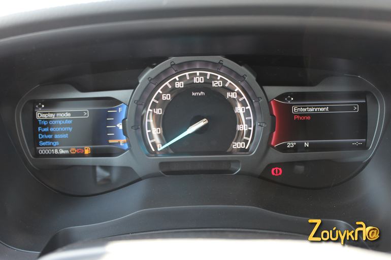 Ολοκαίνουργιος και ο πίνακας οργάνων...