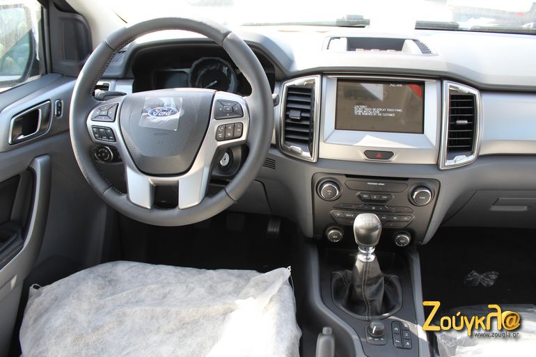 Κι όμως! Είναι εσωτερικό επαγγελματικού και όχι επιβατικού οχήματος...