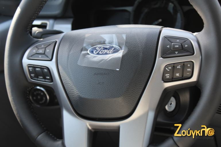 Από το τιμόνι ο οδηγός μπορεί να κάνει πολλές εργασίες...