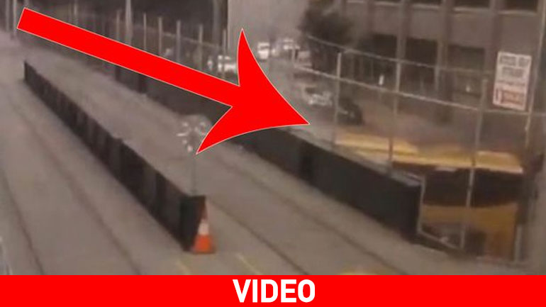 Αυστραλία: Λεωφορείο «καρφώνεται» σε γέφυρα