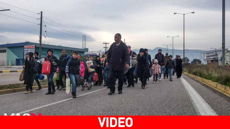 Λαμία: Ξεκίνησαν με τα πόδια οι πρόσφυγες για Δομοκό