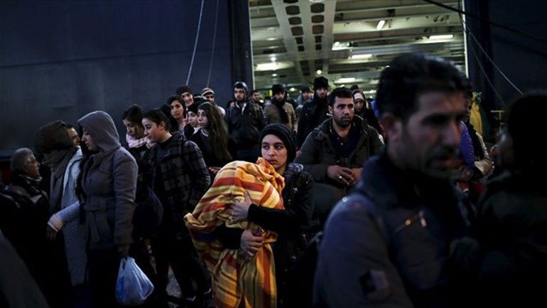 Έφτασαν στον Πειραιά περισσότεροι από 1.700 μετανάστες και πρόσφυγες