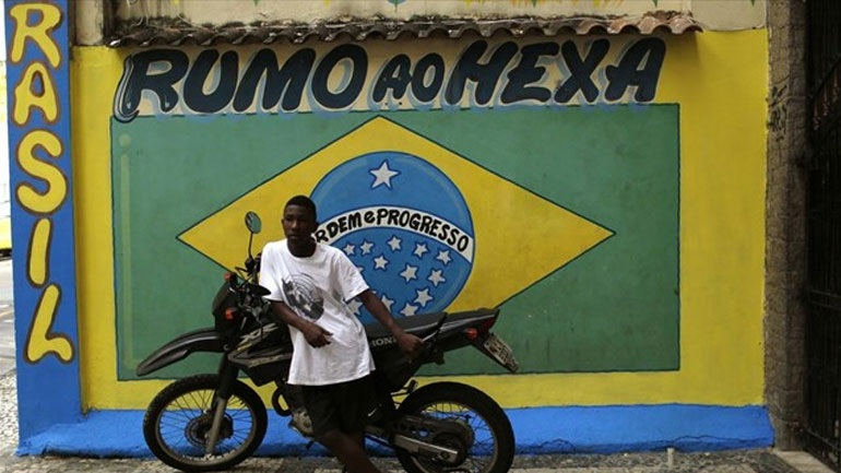 Σε «junk» υποβάθμισε την Βραζιλία ο Moody’s