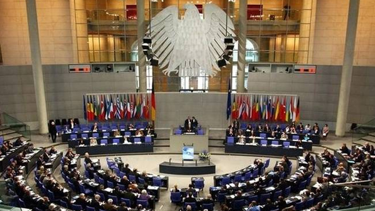 Σκληρότερο πλαίσιο για τη χορήγηση ασύλου ενέκρινε η Μπούντεσταγκ