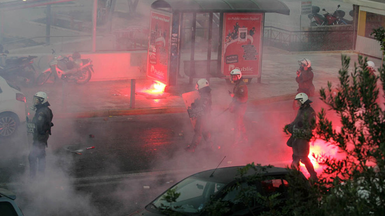 Επεισόδια και τραυματίες έξω από το «Γ. Καραϊσκάκης»