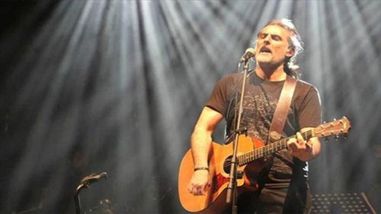 Ο Φίλιππος Πλιάτσικας στο Γκάζι live