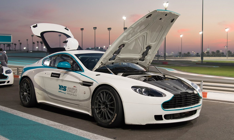 Δοκιμές στην πίστα Yas Marina...