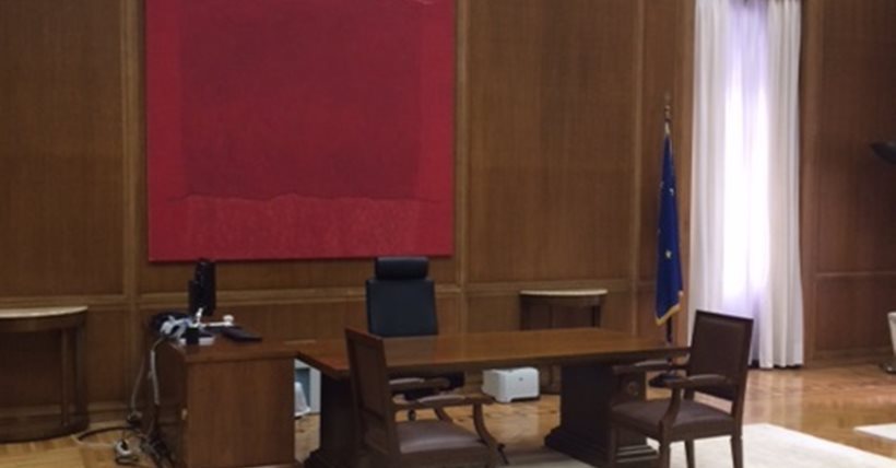 Ο πρώτος πίνακας επί Τσίπρα στο γραφείο της Βουλής