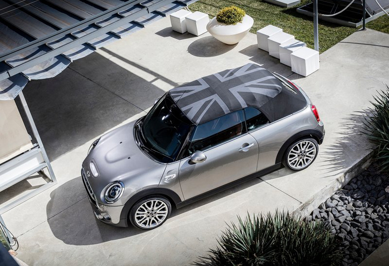 Υφασμάτινη οροφή και με σχέδιο. Νέα μόδα...