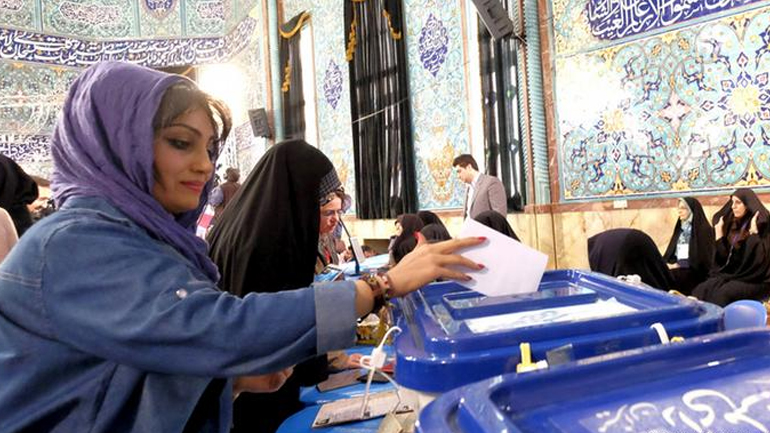 Με καθυστέρηση έκλεισαν οι κάλπες στο Ιράν