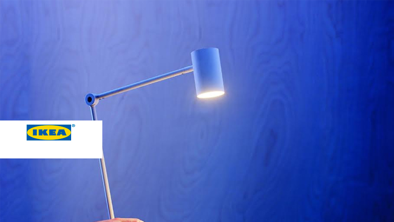 Το φωτιστικό γραφείου της ΙΚΕΑ δίνει στους καταναλωτές τη δυνατότητα να φορτίσουν ασύρματα το κινητό τους