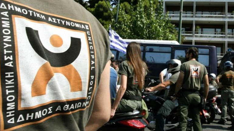 Σε διαθεσιμότητα ο δημοτικός αστυνομικός που συνελήφθη για παιδική πορνογραφία