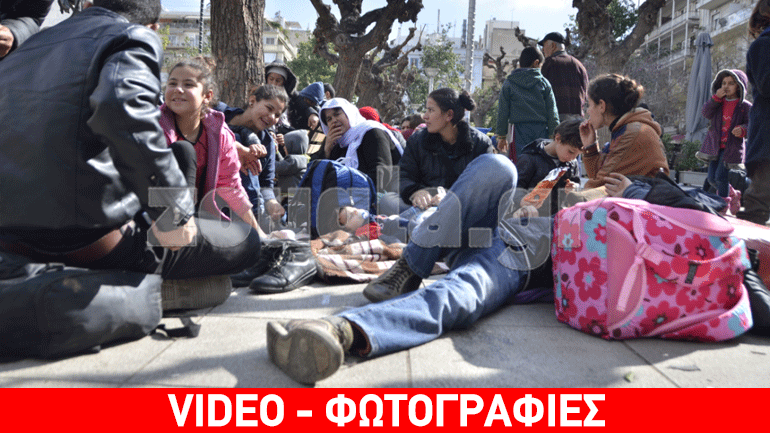 Μετανάστες στοιβάζονται στην πλατεία Βικτωρίας
