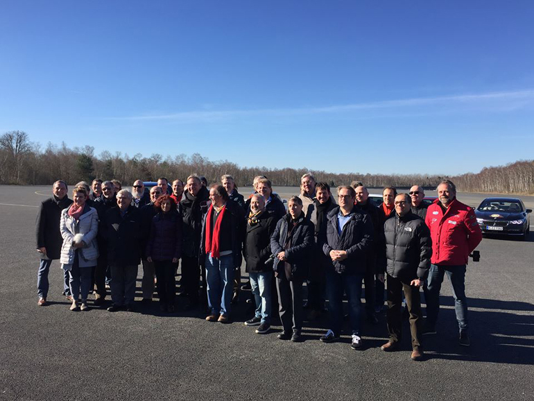 Μέλη της κριτικής επιτροπής προ ολίγων ημερών και συγκεκριμένα κατά τη διάρκεια δοκιμής των αυτοκινήτων στη Γαλλία...