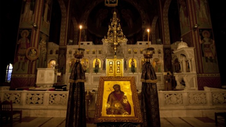 Ιερόσυλοι «μπούκαραν» σε εκκλησία και αφαίρεσαν αγιογραφίες