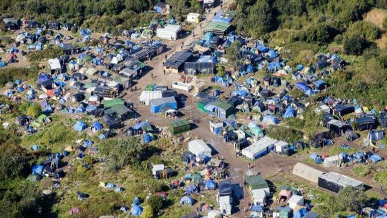 Γαλλία: Ξεκίνησε η κατεδάφιση της «ζούγκλας» του Καλαί