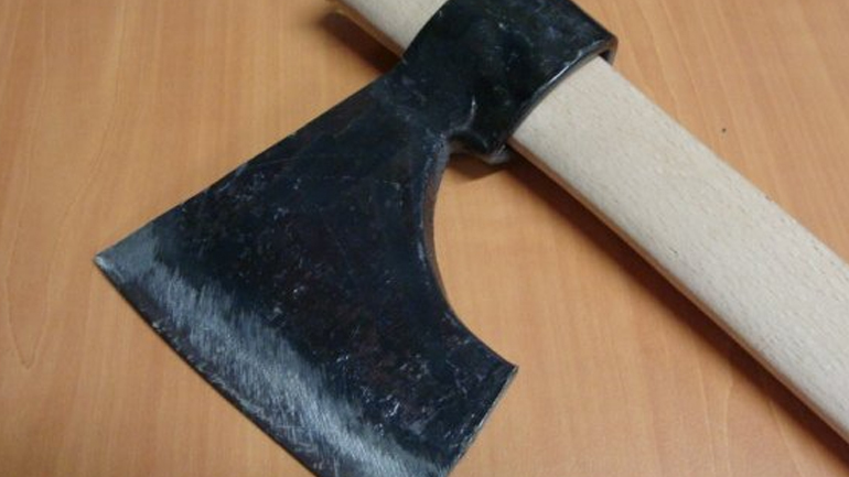 Γυναίκα τραυμάτισε τον σύζυγό της με τσεκούρι!