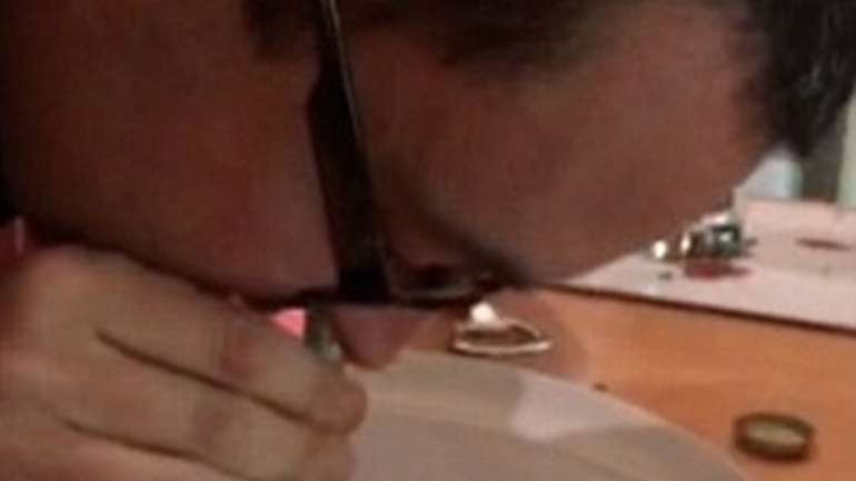 Ναζιστής ιερέας διακινούσε κοκαΐνη μέσα στην εκκλησία