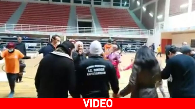 Ο χορός ενώνει τους λαούς – Σύροι και Έλληνες χόρεψαν Ποντιακά στην Κοζάνη