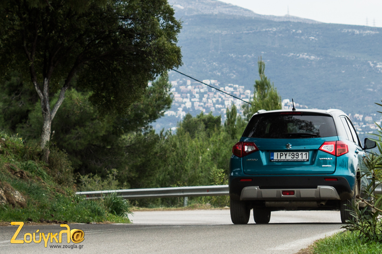 Στην άσφαλτο το Vitara συμπεριφέρεται ως ένα επιβατικό όχημα...