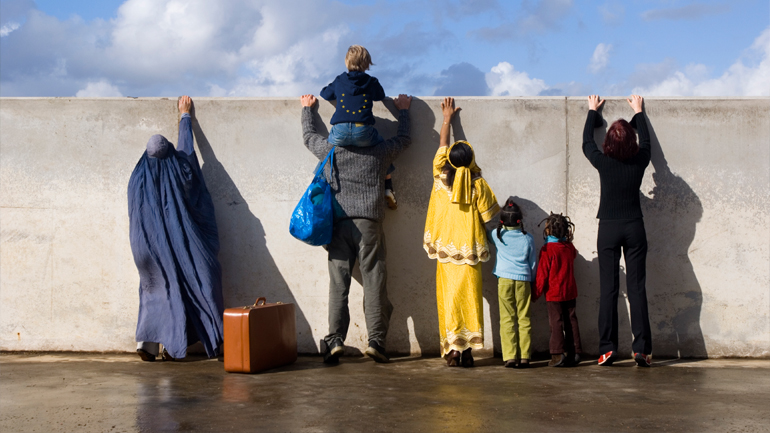 Ευρωπαϊκό Δικαστήριο: Νόμιμη η υποχρεωτική διαμονή ενός μετανάστη σε συγκεκριμένο μέρος