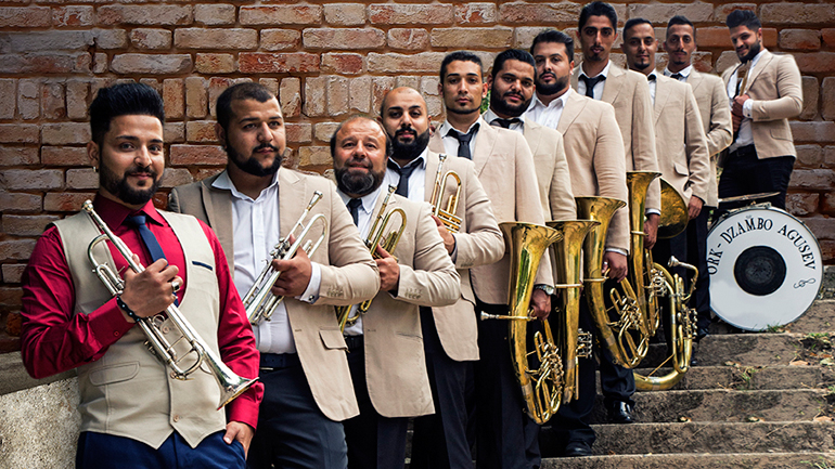 Ο Dzambo Agusev και η περίφημη ορχήστρα του live στο Half Note