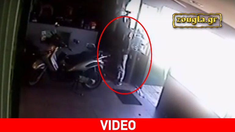 Δείτε πόσο εύκολα κλέβουν κινητό τηλέφωνο από συνεργείο μοτοσικλετών…