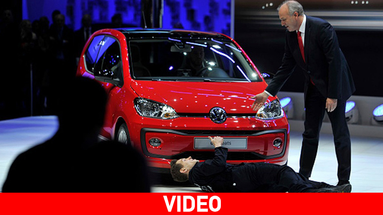 Χοντρή πλάκα από ακτιβιστή σε παρουσίαση της VW