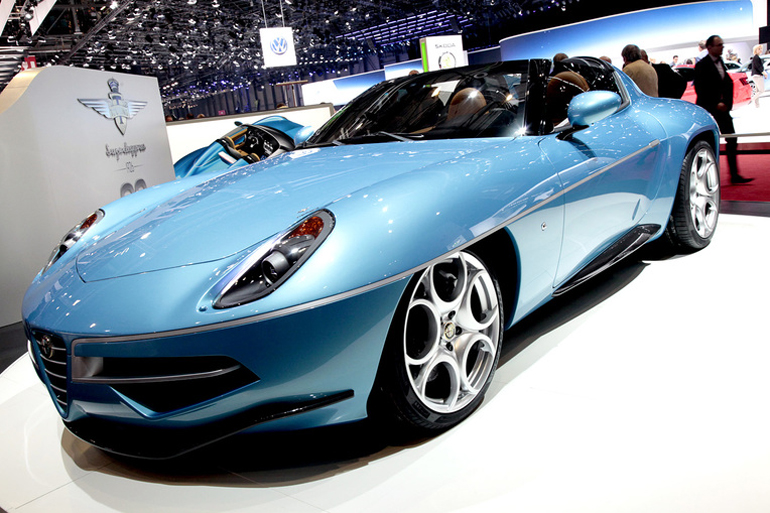 H Alfa Romeo Disco Volante Spyder βασίζεται στην 8C και στην Alfa Romeo C52 του 1952. Τροφοδοτείται από ένα μηχανικό σύνολο V8 χωρητικότητας 4,7 λίτρων με απόδοση 450 ίππων και 470 Nm ροπής..