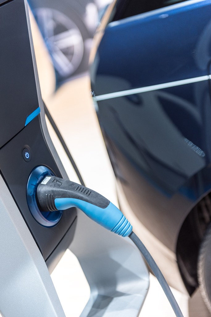 Για πολλές αυτοκινητοβιομηχανίες το μέλλον βρίσκεται στο... ρεύμα. Καθόλου τυχαίο το γεγονός ότι, παρουσιάζονται δεκάδες ηλεκτρικά μοντέλα!