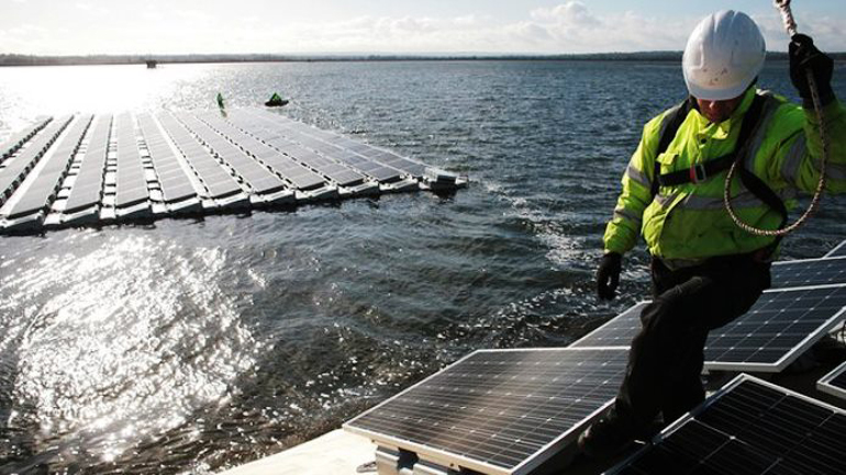 Πλωτό φωτοβολταϊκό παρέχει καθαρό νερό σε 10 εκατ. ανθρώπους