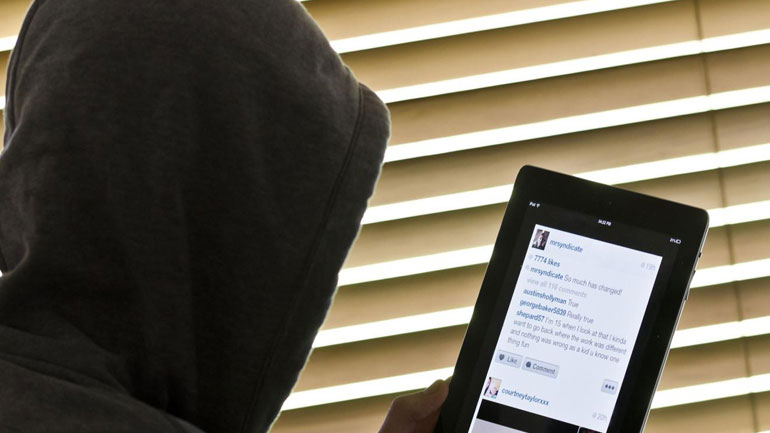 Διώξεις για  ψεύτικα προφίλ στα social media