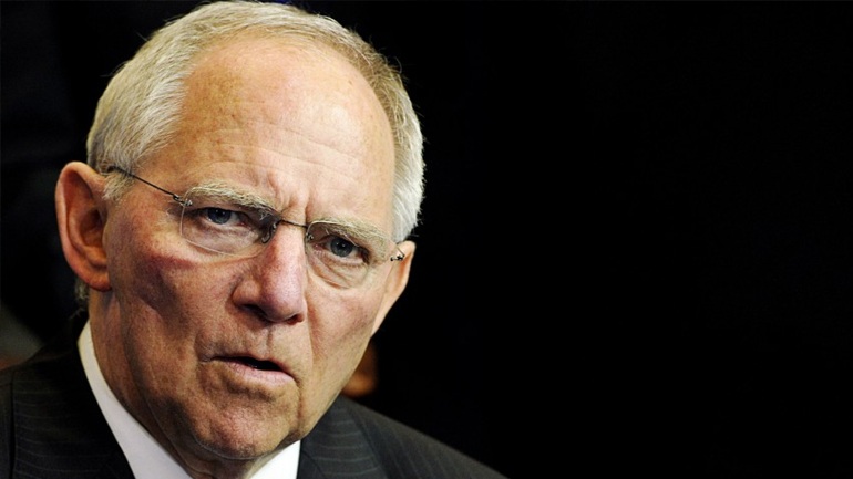 Αποσυνδέει το προσφυγικό από την αξιολόγηση ο Σόιμπλε