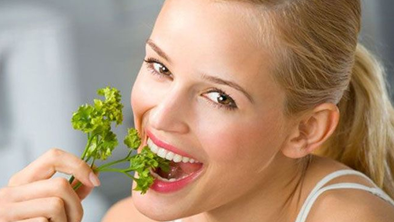 Μαϊντανός για τους μαύρους πόρους της επιδερμίδας