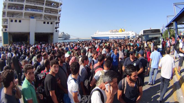 Δύο πλοία με 1.018 μετανάστες και πρόσφυγες κατέπλευσαν στο λιμάνι του Πειραιά