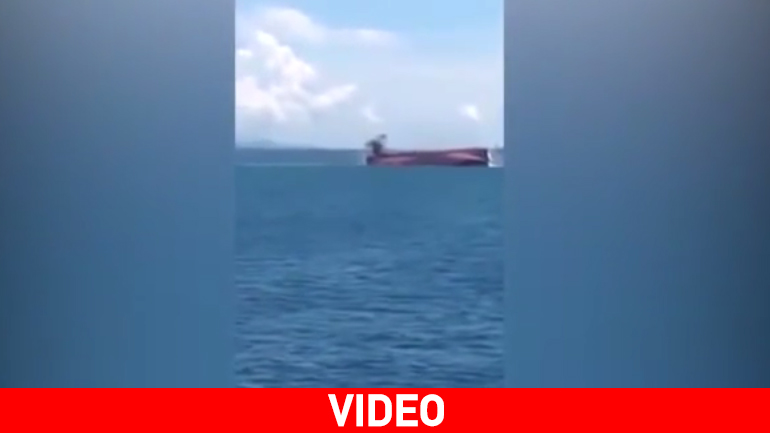 Επιβατηγό βούλιαξε στο στενό του Μπαλί